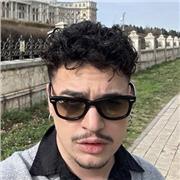 Sono uno studente di Lettere (unimi) e mi piacerebbe insegnare, italiano, storia, geografia…parlo il tedesco, inglese e spagnolo